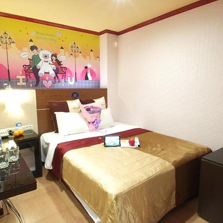 סינצ'ו סיטי Golden Swallow Hotel מראה חיצוני תמונה