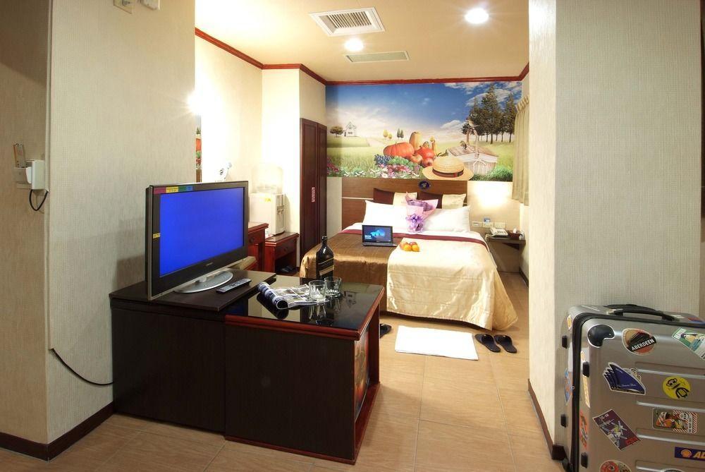 סינצ'ו סיטי Golden Swallow Hotel מראה חיצוני תמונה