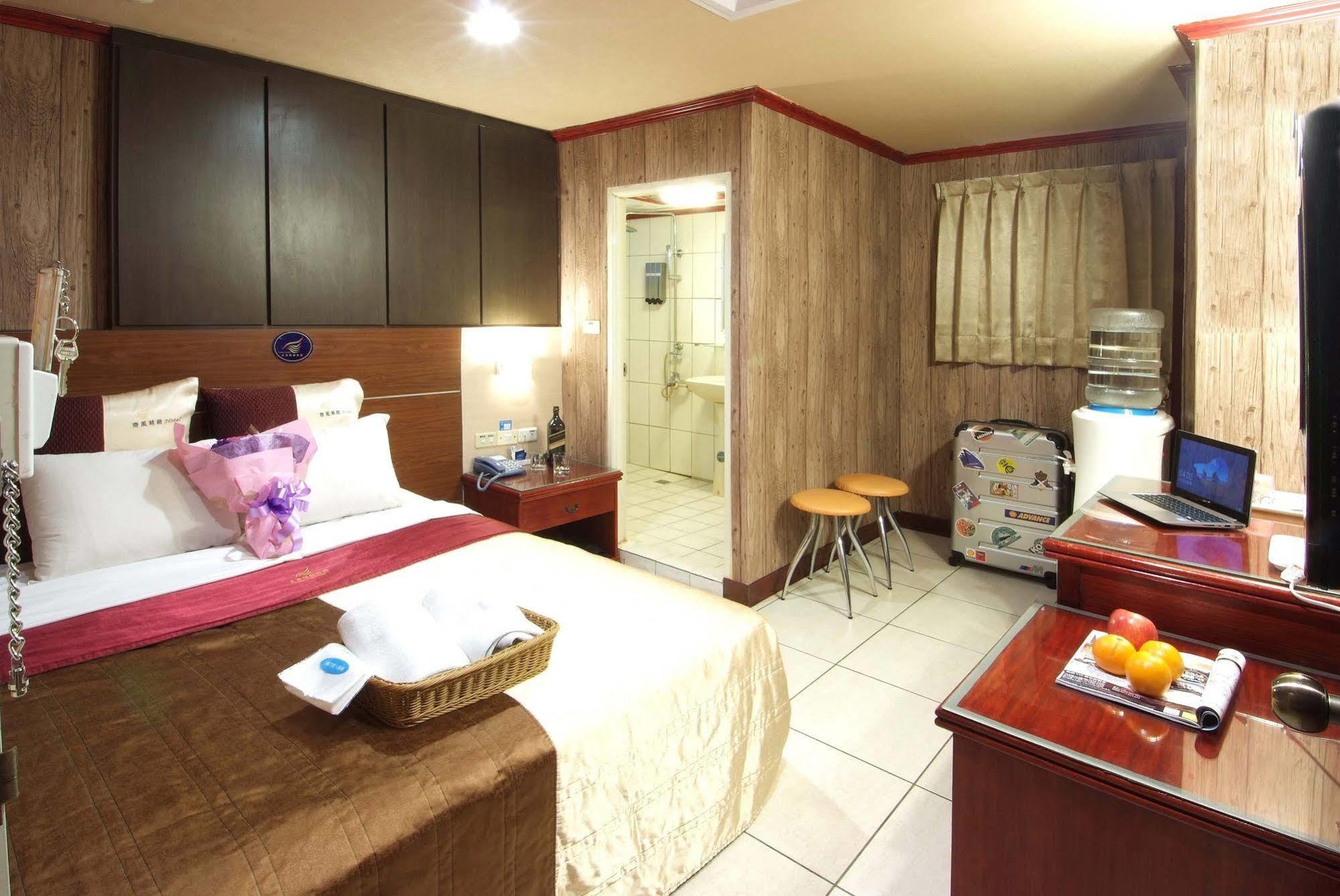 סינצ'ו סיטי Golden Swallow Hotel מראה חיצוני תמונה