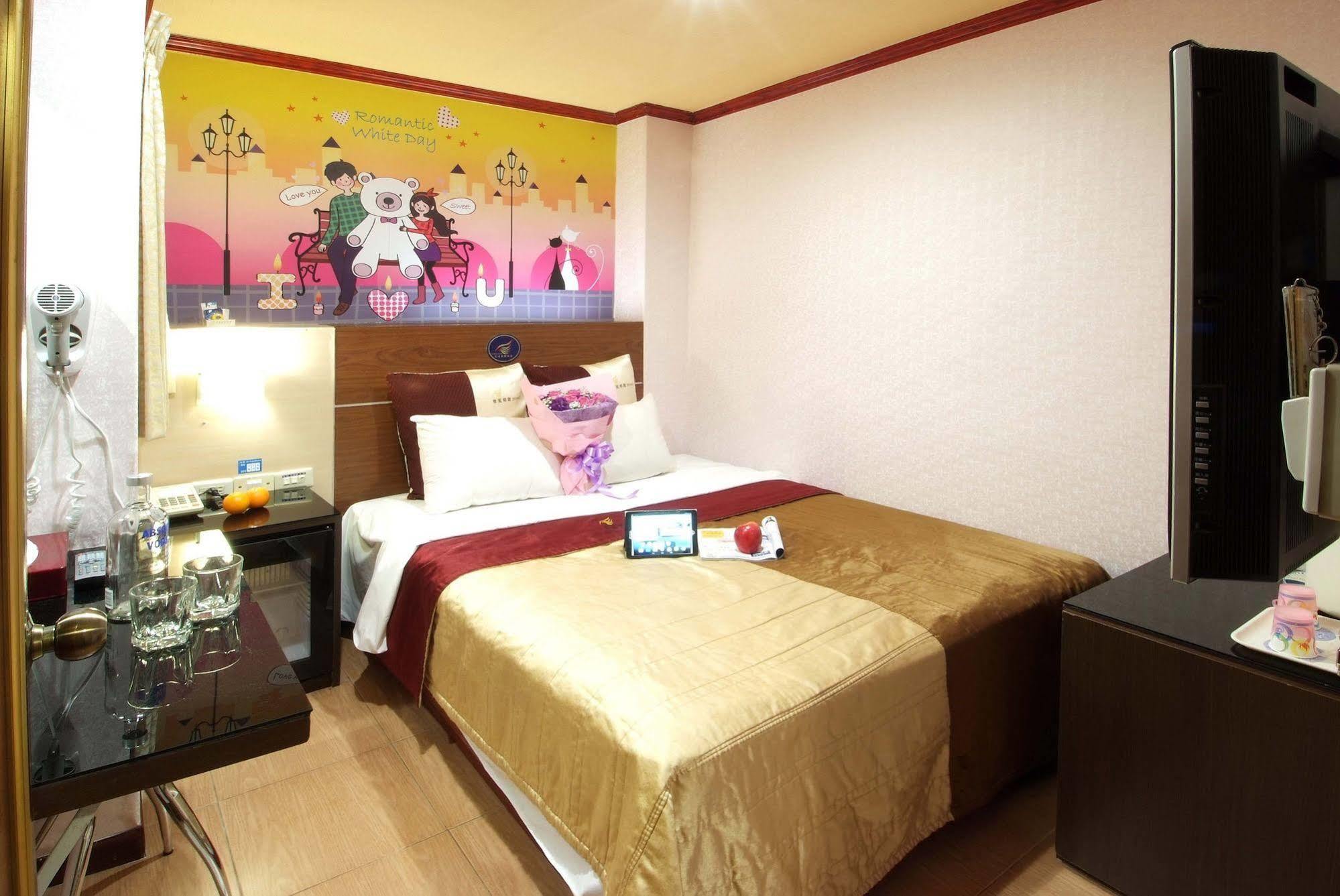 סינצ'ו סיטי Golden Swallow Hotel מראה חיצוני תמונה