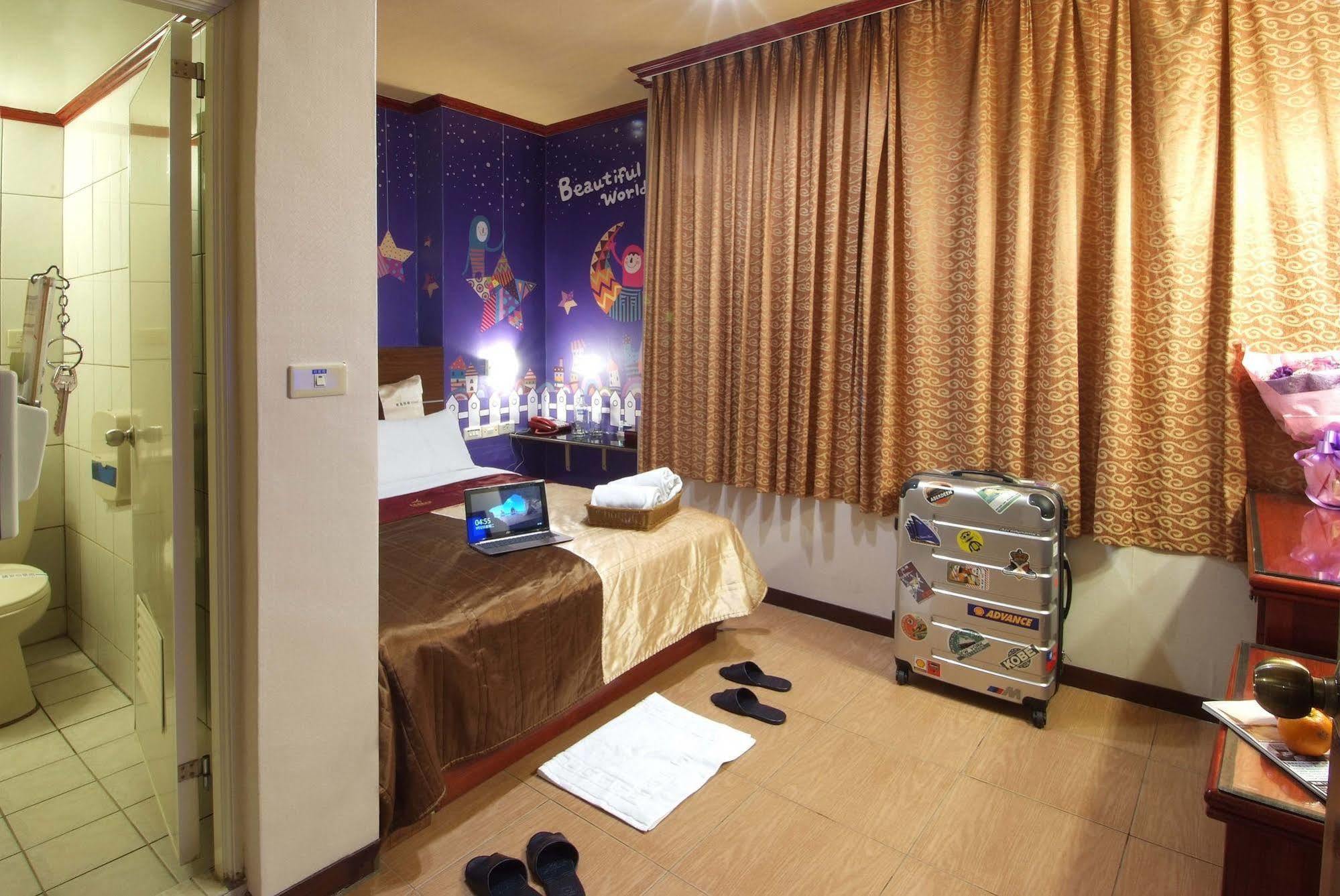 סינצ'ו סיטי Golden Swallow Hotel מראה חיצוני תמונה