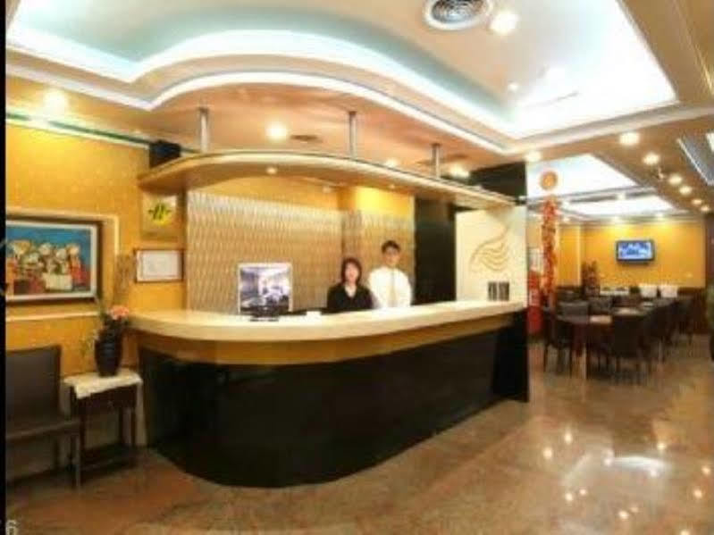 סינצ'ו סיטי Golden Swallow Hotel מראה חיצוני תמונה