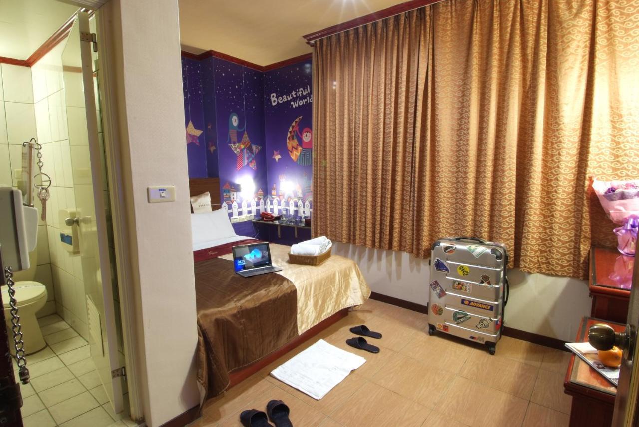 סינצ'ו סיטי Golden Swallow Hotel מראה חיצוני תמונה