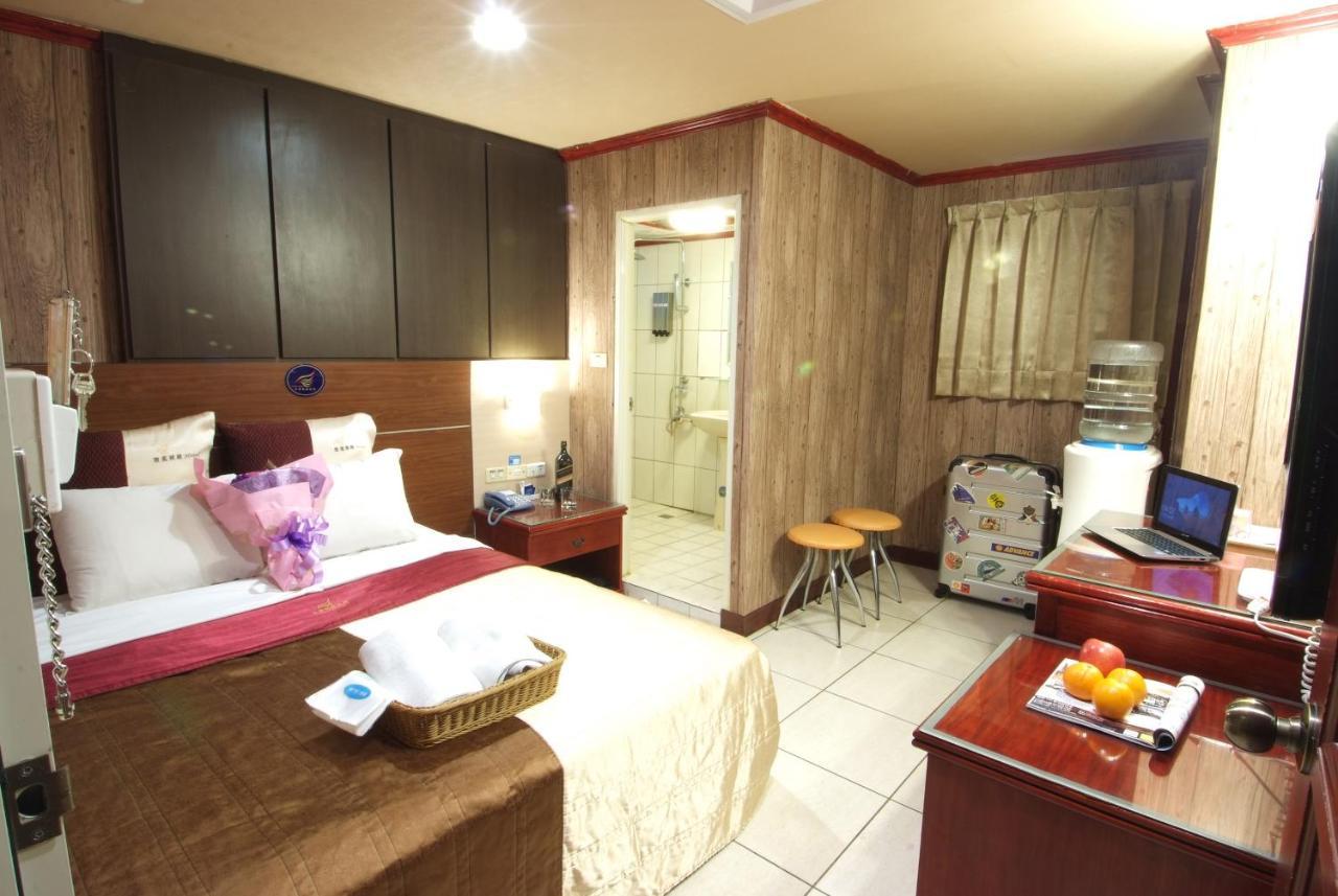 סינצ'ו סיטי Golden Swallow Hotel מראה חיצוני תמונה